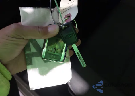 2014 Chevrolet Silverado 1500 1Lt из США, поврежденный, VIN 3GCUKREC5EG187094